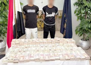 ضبط عاملين بتهمة اختلاس مبالغ مالية من عهدتهما