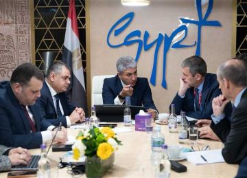 لبحث آليات تنفيذ حملات ترويجية.. وزير السياحة يعقد سلسلة لقاءات مع مسؤولي شركات طيران عالمية