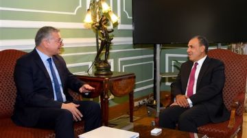 وزير الخارجية يؤكد أهمية تعزيز التعاون بين مصر ودول المنطقة في مجال الطاقة وزير الخارجية يؤكد أهمية تعزيز التعاون بين مصر ودول المنطقة في مجال الطاقة