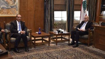 وزير الخارجية يبحث مع رئيس النواب اللبناني تعزيز العلاقات الثنائية بين البلدين