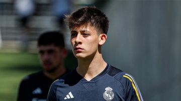 أردا جولر بعد تتويجه بجائزة لاعب الشهر: ثقة ألونسو سر تألقي مع ريال مدريد أردا جولر بعد تتويجه بجائزة لاعب الشهر: ثقة ألونسو سر تألقي مع ريال مدريد