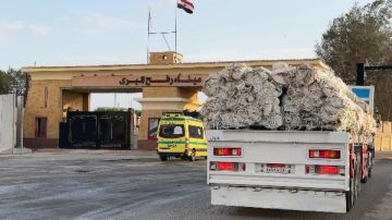 الهلال الأحمر يطلق قافلة زاد العزة الـ 80 محملة بـ 12 ألف طن مساعدات إلى غزة