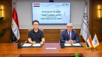 بـ4.49 مليون دولار.. رئيس اقتصادية القناة يوقع عقد ساميل سولوشن لصناعة الملابس