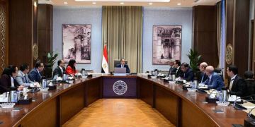 رئيس الوزراء يوجه بإعداد خطة لتشجير المحاور والطرق الرئيسية بالقاهرة