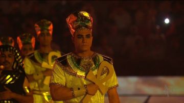 شاهد.. ستاد محمد بن زايد يتألق بلمسات فرعونية خلال مواجهة الأهلي والزمالك