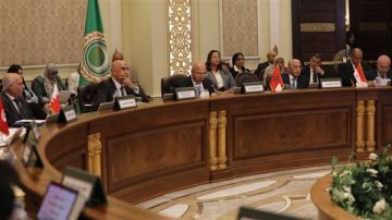 كامل الوزير: المخاطر الجيوسياسية بالمنطقة تسببت في تعقيد حركة النقل وسلاسل التوريد بالعالم كامل الوزير: المخاطر الجيوسياسية بالمنطقة تسببت في تعقيد حركة النقل وسلاسل التوريد بالعالم