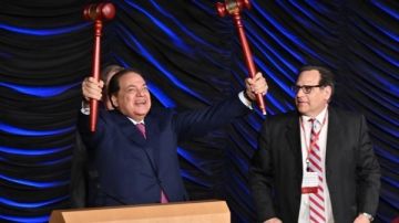 من قلب أمريكا.. أبو العينين يتسلم جائزة القيادة البرلمانية العالمية.. ويطلق نداء لترسيخ السلام بغزة.. ووقف نزيف الدم بالسودان من قلب أمريكا.. أبو العينين يتسلم جائزة القيادة البرلمانية العالمية.. ويطلق نداء لترسيخ السلام بغزة.. ووقف نزيف الدم بالسودان