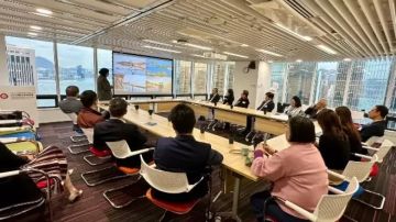 نائب وزير السياحة والآثار تناقش جذب الاستثمارات الفندقية من هونج كونج نائب وزير السياحة والآثار تناقش جذب الاستثمارات الفندقية من هونج كونج