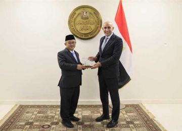 وزير التعليم يبحث مع نظيره الإندونيسي تعزيز التعاون وتبادل الخبرات بين البلدين وزير التعليم يبحث مع نظيره الإندونيسي تعزيز التعاون وتبادل الخبرات بين البلدين