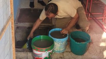 وكيل تعليم بورسعيد يتفقد أعمال الصيانة بمدرسة الشهيد أسامة عيد عبدالرحمن حرصا على سلامة الطلاب