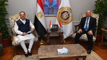 الوزير: فرص متميزة أمام الشركات الهندية للاستثمار في مصر في مجالات تصنيع الأسمدة الفوسفاتية الوزير: فرص متميزة أمام الشركات الهندية للاستثمار في مصر في مجالات تصنيع الأسمدة الفوسفاتية