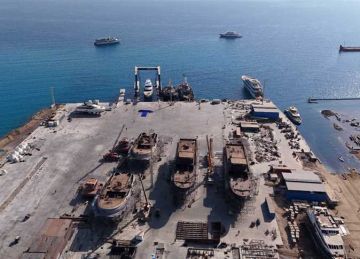 تدشين أول يخت سياحي لـ قناة السويس للقوارب الحديثة تدشين أول يخت سياحي لـ قناة السويس للقوارب الحديثة