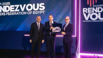 تكريم رئيس البورصة المصرية في الملتقى السنوي للتأمين وإعادة التأمين تكريم رئيس البورصة المصرية في الملتقى السنوي للتأمين وإعادة التأمين