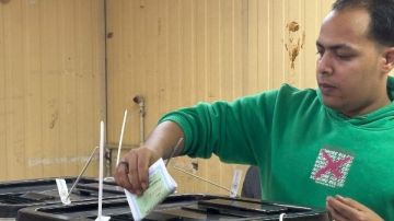 قبل ساعة الراحة.. إقبال كبير من الناخبين على لجان الزيتون.. صور