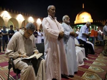 كيفية الصلاة على الكرسي في المسجد.. الأزهر للفتوى يوضح كيفية الصلاة على الكرسي في المسجد.. الأزهر للفتوى يوضح