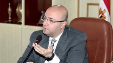 محافظ بني سويف يناقش جهود ونتائج 19 زيارة للتفتيش المالي والإداري بالمحافظة