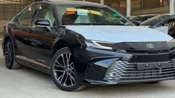 أسعار ومواصفات تويوتا كامري 2025 في السعودية