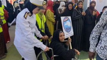 الشرطة النسائية بأسوان تساعد كبار السن باللجان الانتخابية الشرطة النسائية بأسوان تساعد كبار السن باللجان الانتخابية