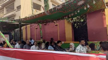 الناخبون أمام مدرسة شبرا القومية: الإدلاء بالصوت واجب وطني