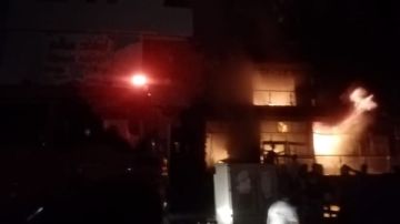 النيران امتدت إلى 10 محال تجارية .. شهود عيان يكشفون تفاصيل حريق مول العبور النيران امتدت إلى 10 محال تجارية .. شهود عيان يكشفون تفاصيل حريق مول العبور