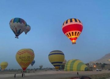 انطلاق 60 رحلة بالون طائر في سماء محافظة الأقصر انطلاق 60 رحلة بالون طائر في سماء محافظة الأقصر