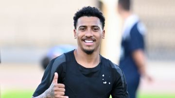 حيرة في الزمالك.. غياب بيزيرا صداع في رأس عبد الرؤوف قبل مواجهة بيراميدز حيرة في الزمالك.. غياب بيزيرا صداع في رأس عبد الرؤوف قبل مواجهة بيراميدز