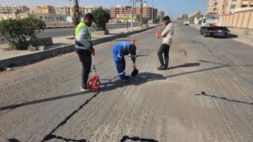 رئيس حي شمال الغردقة يتفقد شارع الحجاز استجابة لشكاوى الأهالي