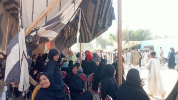 عمرو أديب متسائلا: هيا الناس راحت الانتخابات؟ أنا معرفش بس شكلها لأ عمرو أديب متسائلا: هيا الناس راحت الانتخابات؟ أنا معرفش بس شكلها لأ