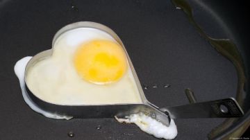 فوائد وأضرار البيض المسلوق والمقلي.. أيهما أفضل لصحتك وجمالك؟ فوائد وأضرار البيض المسلوق والمقلي.. أيهما أفضل لصحتك وجمالك؟