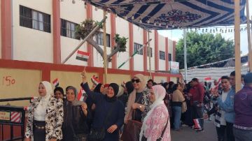 لليوم الثاني .. استمرار توافد المواطنين إلى اللجان الانتخابية ببورسعيد .. صور