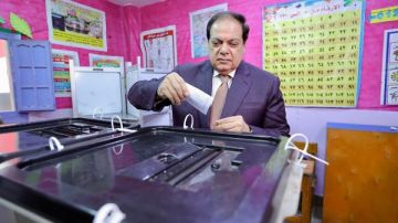 واجب وطني.. محمد أبو العينين يدلي بصوته في انتخابات مجلس النواب بالجيزة صور