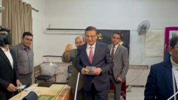 وزير الزراعة يدلي بصوته في انتخابات النواب بالإسكندرية