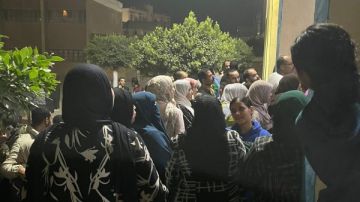 الساعات الأخيرة من الإغلاق .. توافد كبير للسيدات إلى لجان انتخابات النواب بالشرقية الساعات الأخيرة من الإغلاق .. توافد كبير للسيدات إلى لجان انتخابات النواب بالشرقية