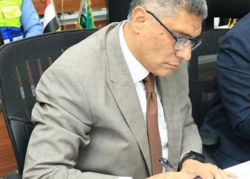 بعد انتخابات مجلس النواب 2025 .. محافظ الجيزة يوجه برفع كفاءة النظافة بـ محيط المدارس 