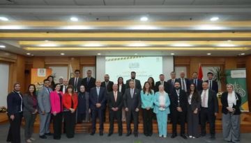 محمد الأتربي يكرم الفائزين من العاملين بالبنك الأهلي المصري في فعاليات التوعية بالأمن السيبراني محمد الأتربي يكرم الفائزين من العاملين بالبنك الأهلي المصري في فعاليات التوعية بالأمن السيبراني