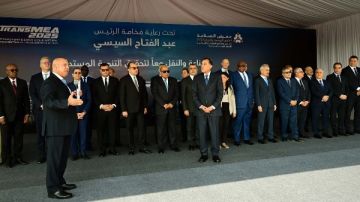 مدبولي يتفقد أول أتوبيس برمائي مصري الصنع لتعزيز النقل السياحي في مصر