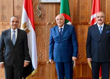 وزير الخارجية يشارك في اجتماع الآلية الثلاثية لدول جوار ليبيا بالجزائر