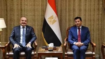 وزير الرياضة يهنئ الحسيني على توليه رئاسة الاتحاد الدولي للسلاح: إنجاز جديد للمصريين في المناصب الدولية