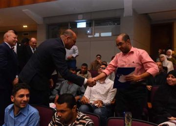 وزير العمل ومحافظ القاهرة يسلمان عقود عمل لذوي الاحتياجات الخاصة بالمستشفى السعودي الألماني وزير العمل ومحافظ القاهرة يسلمان عقود عمل لذوي الاحتياجات الخاصة بالمستشفى السعودي الألماني