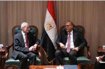 وزير العمل يبحث مع سفير ألبانيا سبل تعزيز التعاون المشترك وتوقيع مذكرة تفاهم بين البلدين.. وآليات تنقل الأيدي العاملة وزير العمل يبحث مع سفير ألبانيا سبل تعزيز التعاون المشترك وتوقيع مذكرة تفاهم بين البلدين.. وآليات تنقل الأيدي العاملة