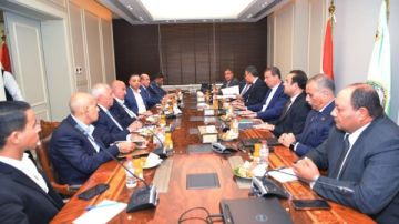 وزيرا الزراعة والتموين ورئيس مستقبل مصر يبحثون زيادة إنتاج الدواجن لخفض الاستيراد وزيرا الزراعة والتموين ورئيس مستقبل مصر يبحثون زيادة إنتاج الدواجن لخفض الاستيراد