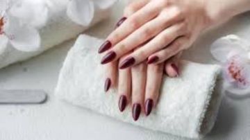 ألوان مناكير 2025 موضة النيود اللامع تتصدر التريند ألوان مناكير 2025 موضة النيود اللامع تتصدر التريند