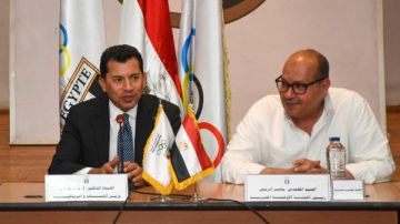 إدريس يشكر وزير الرياضة لتأكيده على دور اللجنة الأولمبية والاتحادات فى صناعة الإنجازات وسط أجواء منضبطة إدريس يشكر وزير الرياضة لتأكيده على دور اللجنة الأولمبية والاتحادات فى صناعة الإنجازات وسط أجواء منضبطة