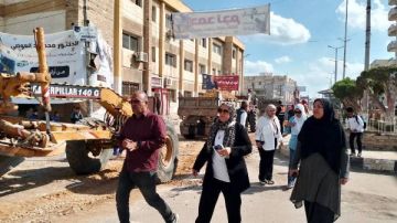 استجابه للأهالي.. بدء أعمال رد الشىء لأصله بشارع الثورة بالزرقا