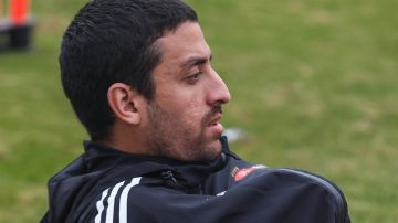 انضباط تكتيكي.. نجم الأهلي السابق يتغنى بطاهر محمد طاهر