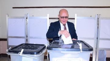 رئيس جامعة سوهاج يدلي بصوته في انتخابات مجلس النواب 2025 .. صور