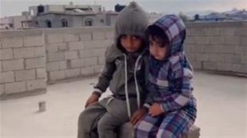 رعد مش قصف.. فيديو لطفلين في غزة يهز مواقع التواصل الاجتماعي رعد مش قصف.. فيديو لطفلين في غزة يهز مواقع التواصل الاجتماعي