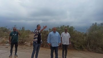 رفع آثار السيول بجنوب مرسى علم بعد موجة من الطقس غير المستقر