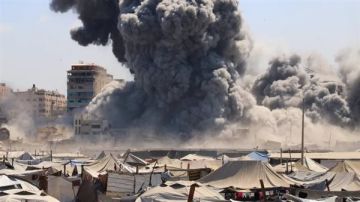 قصف إسرائيلي مكثف على أنحاء متفرقة من غزة قصف إسرائيلي مكثف على أنحاء متفرقة من غزة