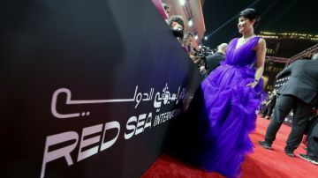 مهرجان البحر الأحمر السينمائي يفتح أبوابه لعشاق السينما في منطقة الجماهير مهرجان البحر الأحمر السينمائي يفتح أبوابه لعشاق السينما في منطقة الجماهير